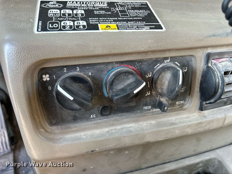 image for item DQ1086 2006 Mack CHN613 dump truck