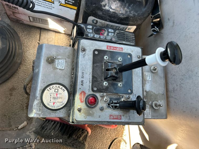 image for item DQ1086 2006 Mack CHN613 dump truck