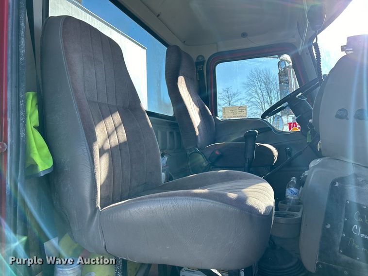 image for item DQ1086 2006 Mack CHN613 dump truck