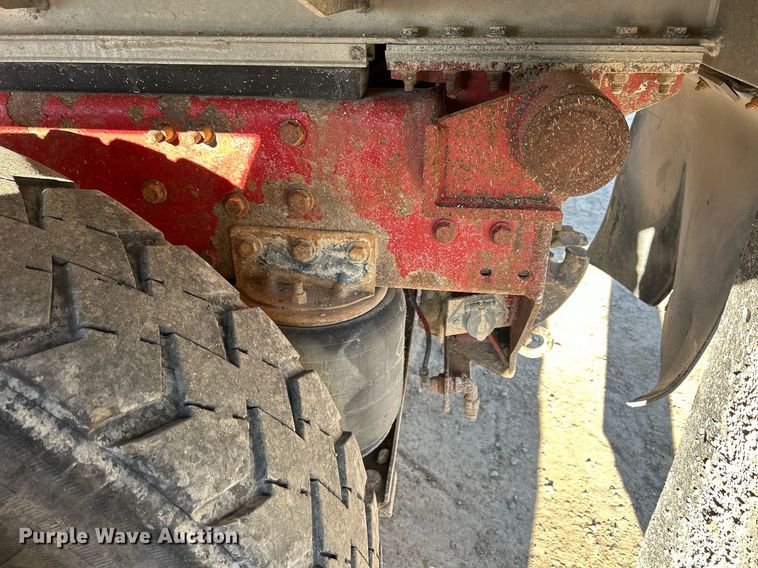 image for item DQ1086 2006 Mack CHN613 dump truck