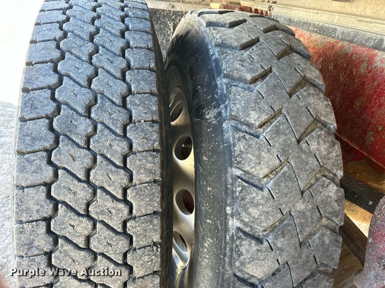 image for item DQ1086 2006 Mack CHN613 dump truck