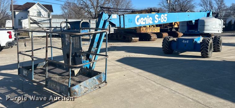 image for item DS0807 2007 Genie S-85 boom lift