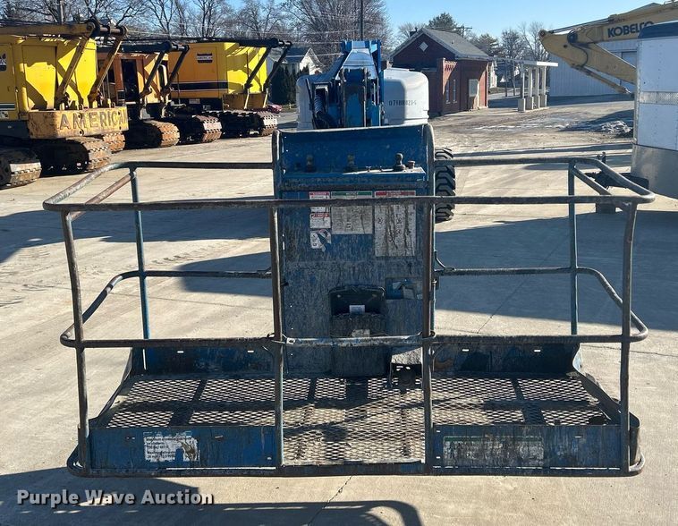 image for item DS0807 2007 Genie S-85 boom lift