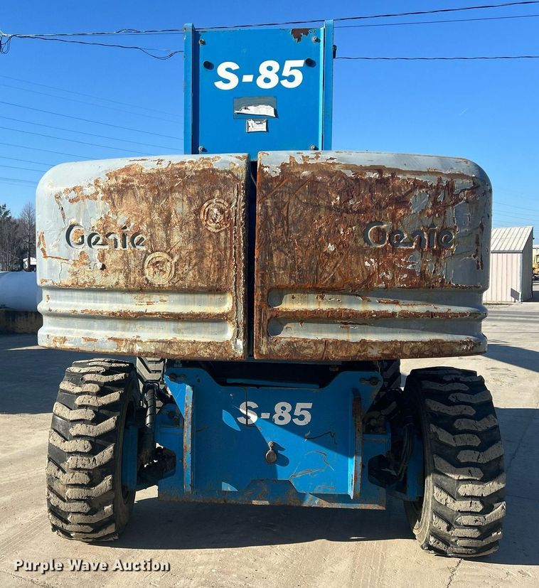 image for item DS0807 2007 Genie S-85 boom lift