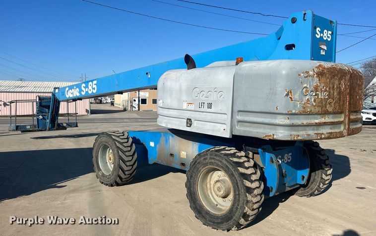 image for item DS0807 2007 Genie S-85 boom lift