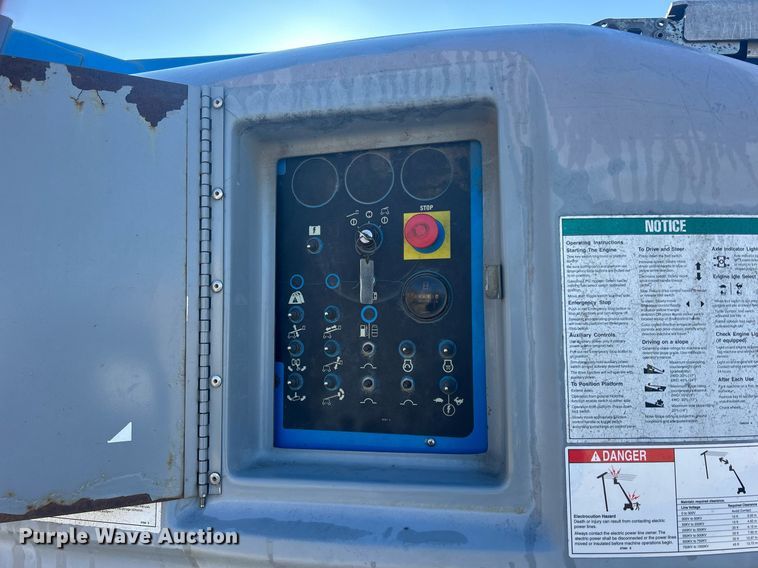 image for item DS0807 2007 Genie S-85 boom lift