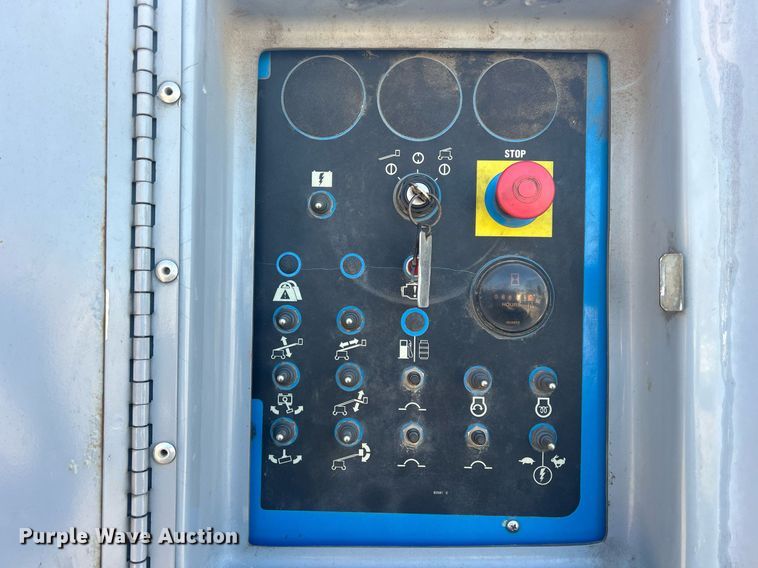 image for item DS0807 2007 Genie S-85 boom lift