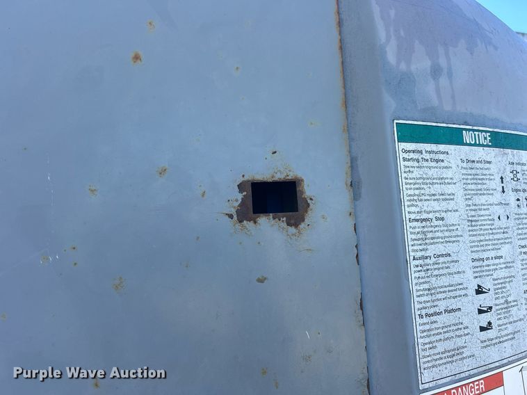 image for item DS0807 2007 Genie S-85 boom lift