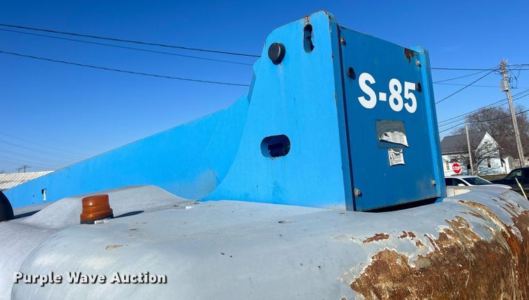 image for item DS0807 2007 Genie S-85 boom lift