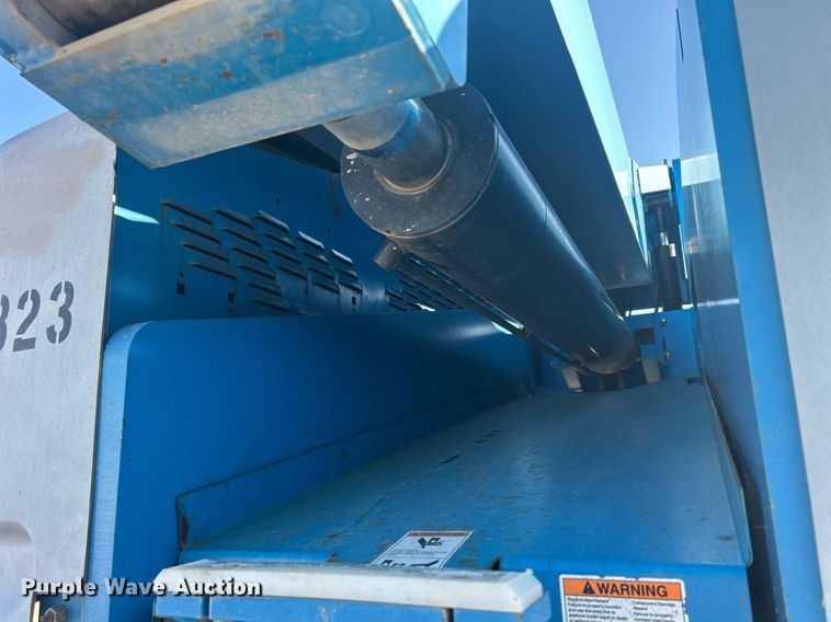 image for item DS0807 2007 Genie S-85 boom lift