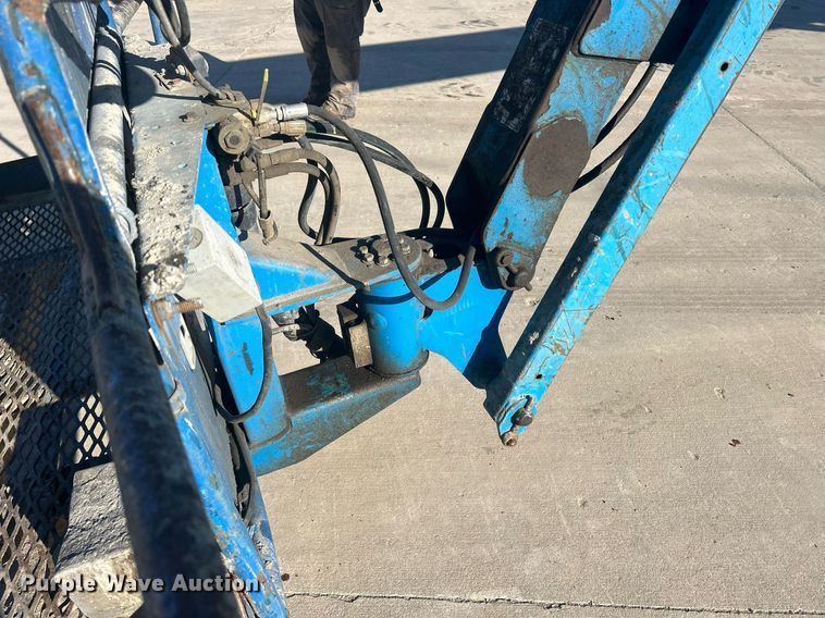 image for item DS0807 2007 Genie S-85 boom lift