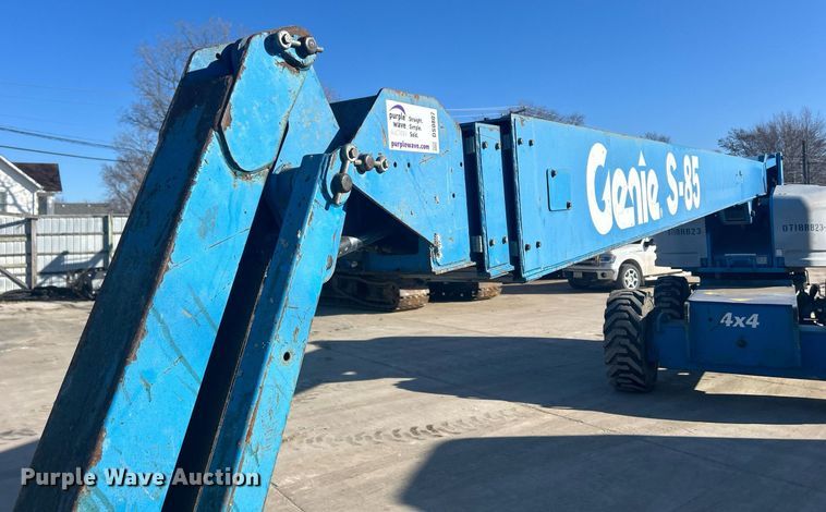 image for item DS0807 2007 Genie S-85 boom lift