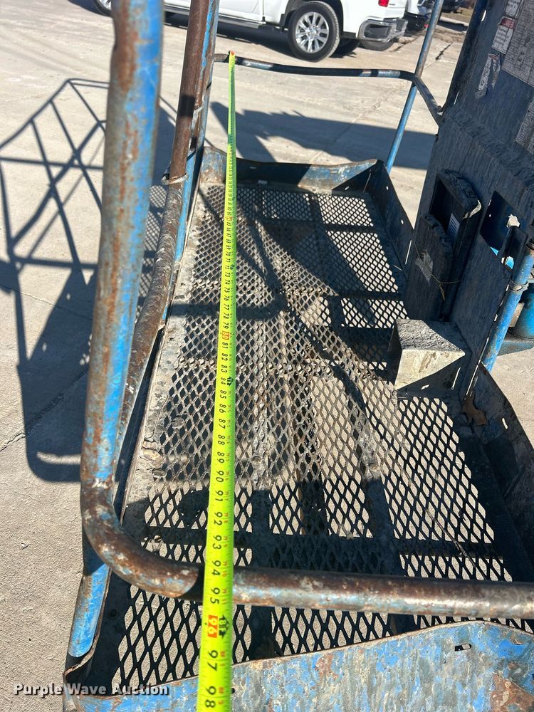 image for item DS0807 2007 Genie S-85 boom lift