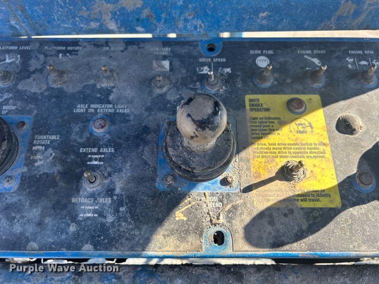 image for item DS0807 2007 Genie S-85 boom lift