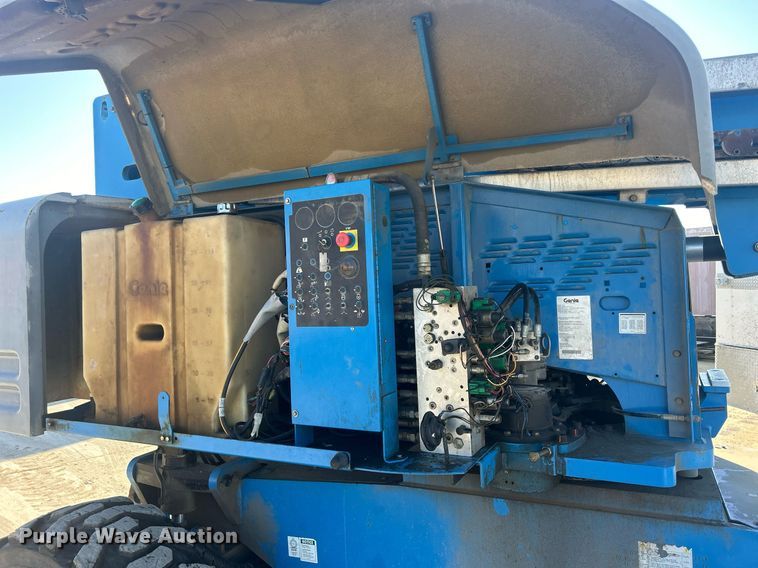 image for item DS0807 2007 Genie S-85 boom lift