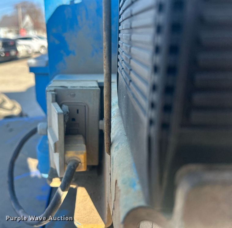 image for item DS0807 2007 Genie S-85 boom lift