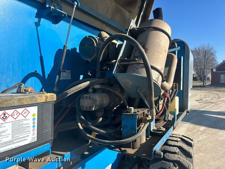 image for item DS0807 2007 Genie S-85 boom lift