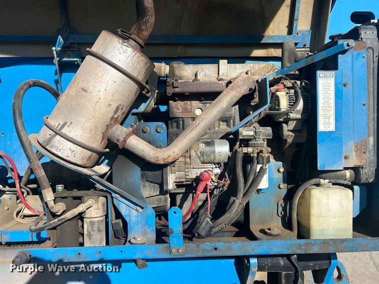 image for item DS0807 2007 Genie S-85 boom lift