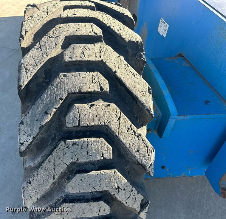 image for item DS0807 2007 Genie S-85 boom lift