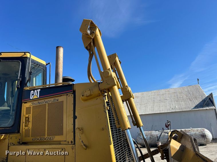 image for item DS0808 1998 Caterpillar D7R dozer