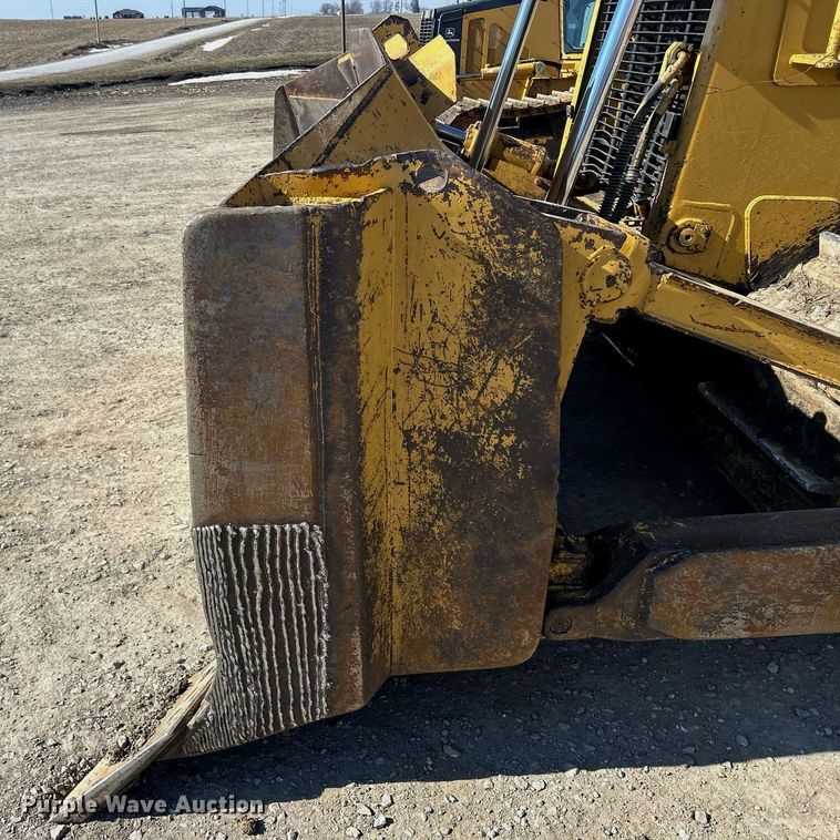 image for item DS0808 1998 Caterpillar D7R dozer