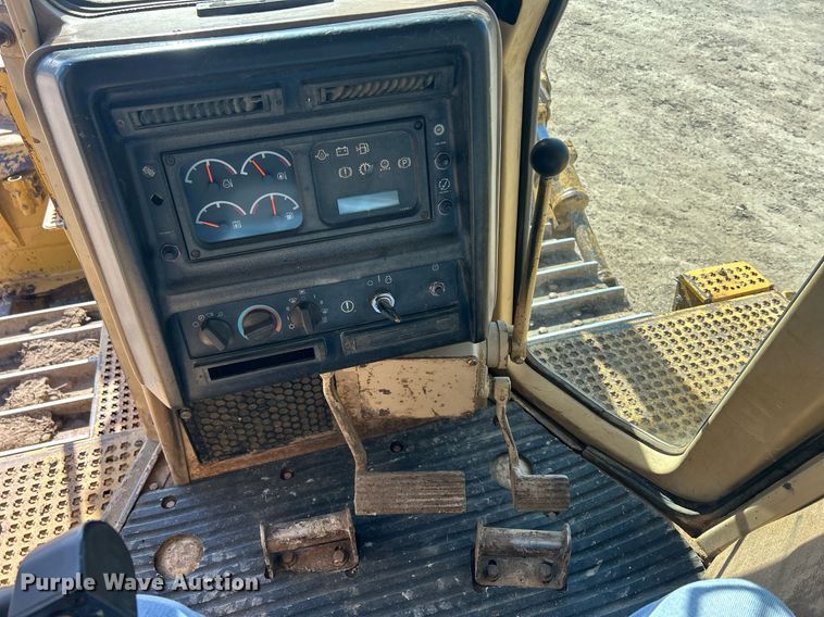 image for item DS0808 1998 Caterpillar D7R dozer