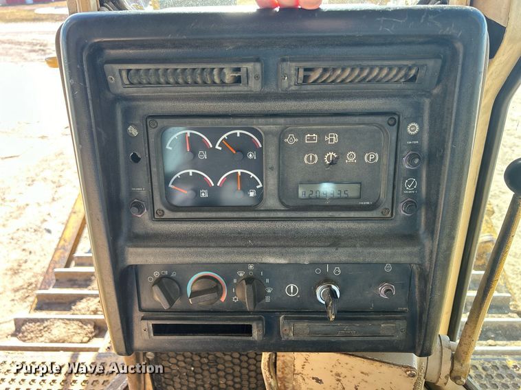 image for item DS0808 1998 Caterpillar D7R dozer