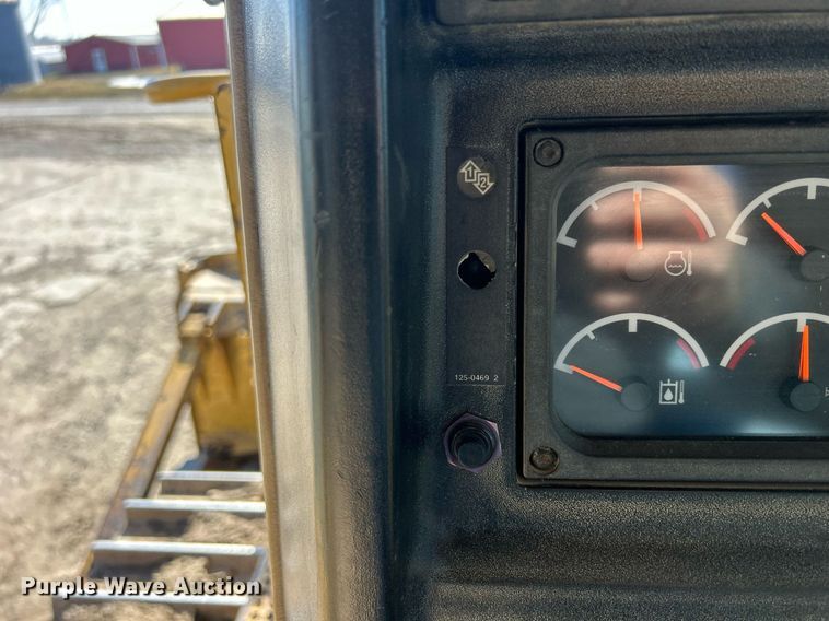 image for item DS0808 1998 Caterpillar D7R dozer