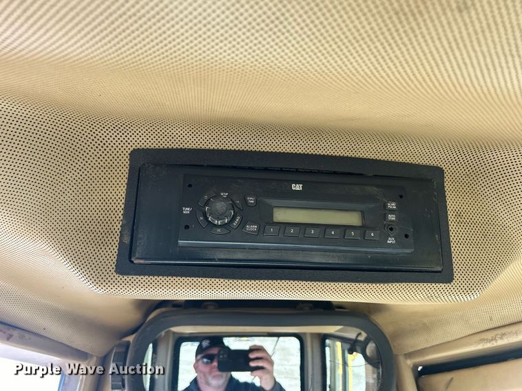 image for item DS0808 1998 Caterpillar D7R dozer