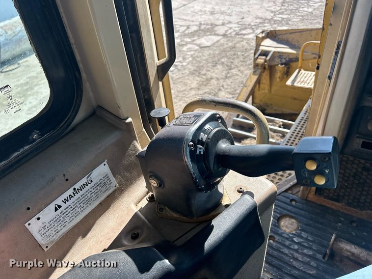 image for item DS0808 1998 Caterpillar D7R dozer