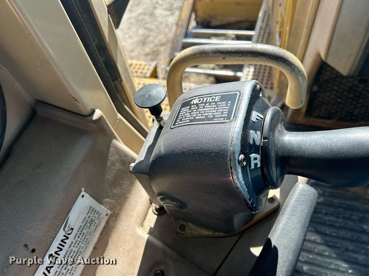 image for item DS0808 1998 Caterpillar D7R dozer