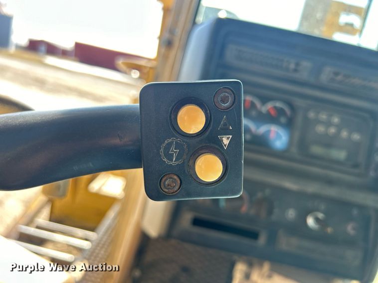 image for item DS0808 1998 Caterpillar D7R dozer