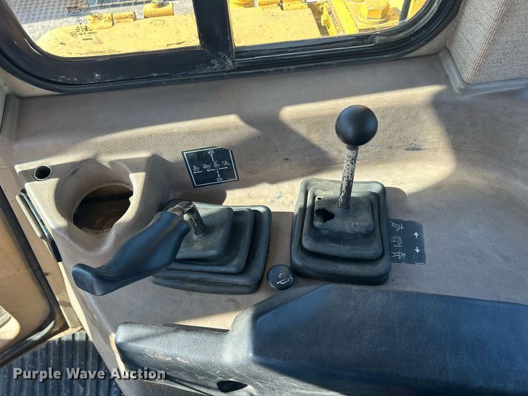 image for item DS0808 1998 Caterpillar D7R dozer