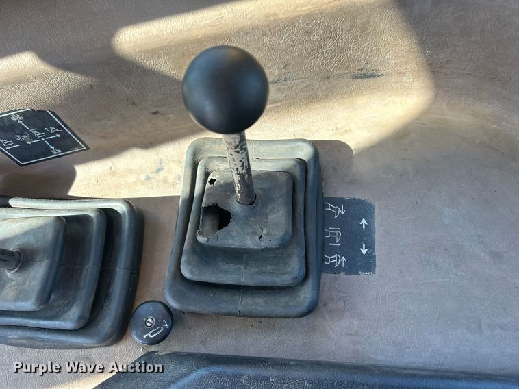 image for item DS0808 1998 Caterpillar D7R dozer