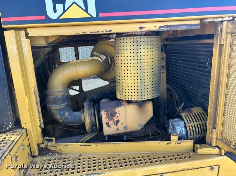 image for item DS0808 1998 Caterpillar D7R dozer