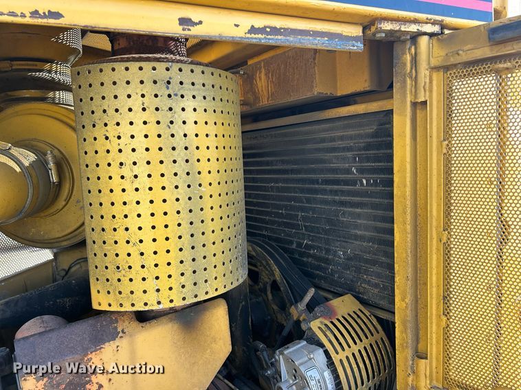 image for item DS0808 1998 Caterpillar D7R dozer