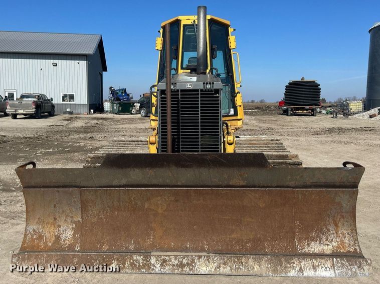 image for item DS0809 2002 John Deere 700H dozer