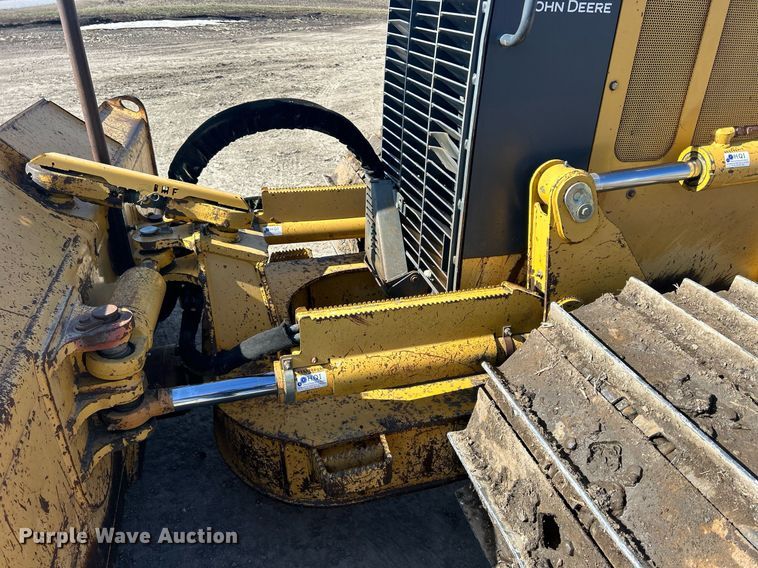 image for item DS0809 2002 John Deere 700H dozer