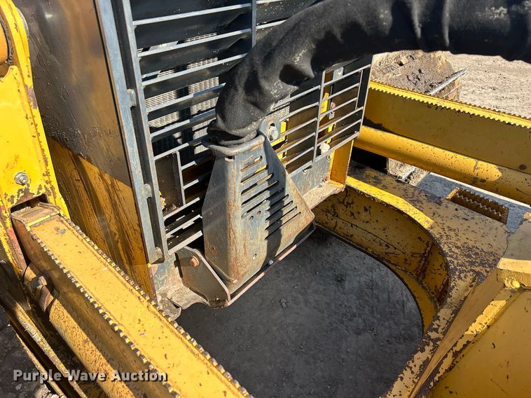 image for item DS0809 2002 John Deere 700H dozer