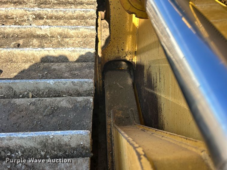 image for item DS0809 2002 John Deere 700H dozer