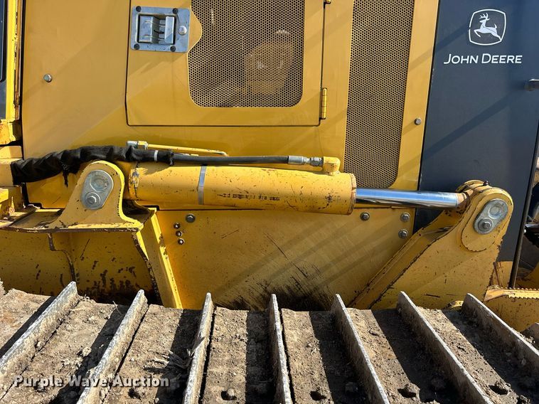 image for item DS0809 2002 John Deere 700H dozer