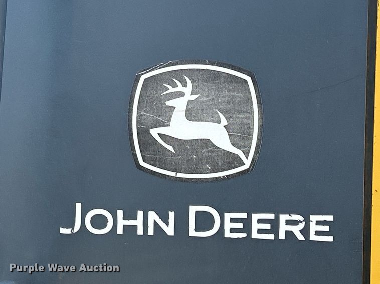 image for item DS0809 2002 John Deere 700H dozer