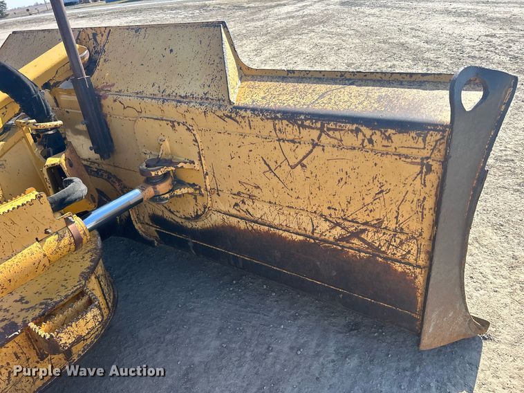 image for item DS0809 2002 John Deere 700H dozer