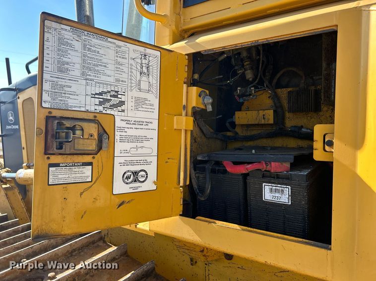 image for item DS0809 2002 John Deere 700H dozer