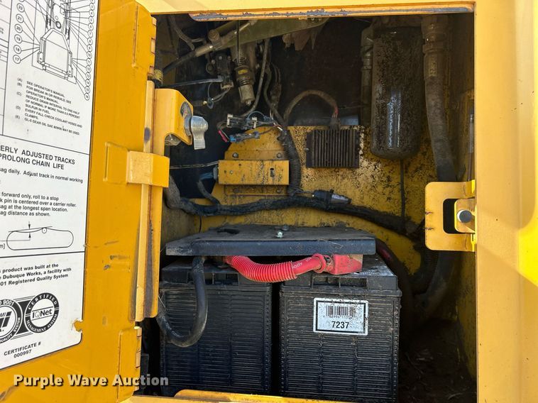 image for item DS0809 2002 John Deere 700H dozer