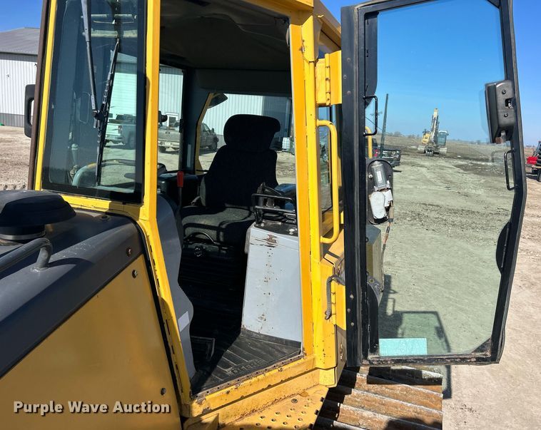 image for item DS0809 2002 John Deere 700H dozer