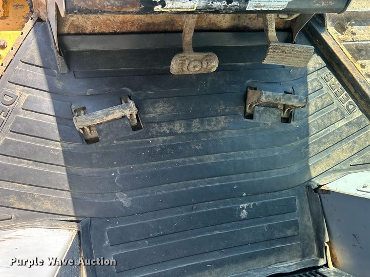 image for item DS0809 2002 John Deere 700H dozer