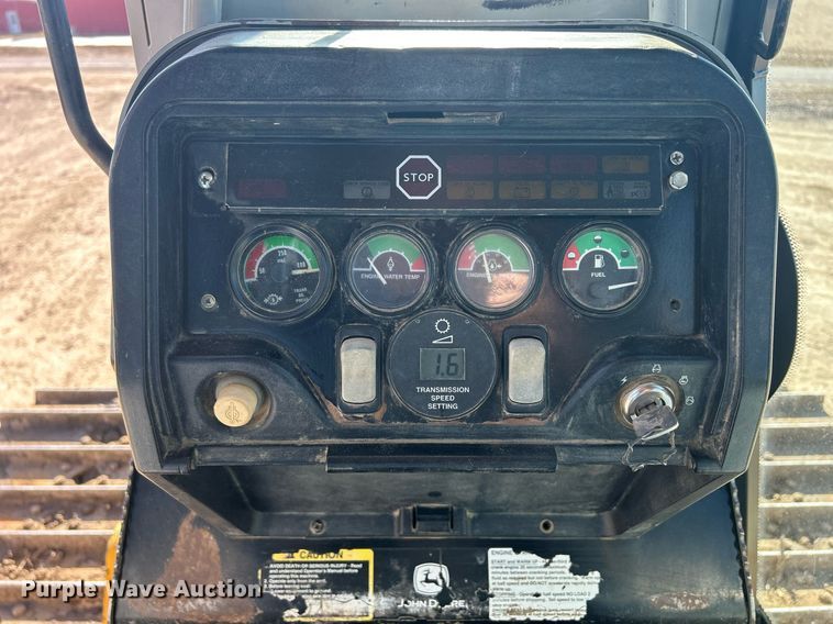 image for item DS0809 2002 John Deere 700H dozer