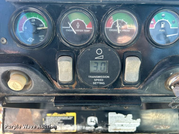 image for item DS0809 2002 John Deere 700H dozer