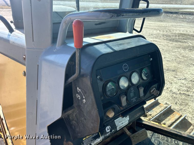 image for item DS0809 2002 John Deere 700H dozer